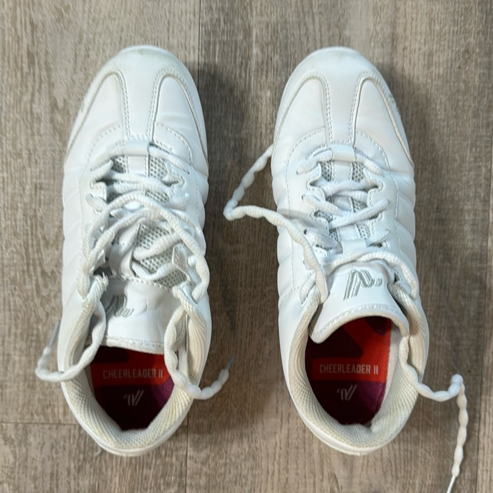 Varsity cheer shoes size 6 flyer/aerial